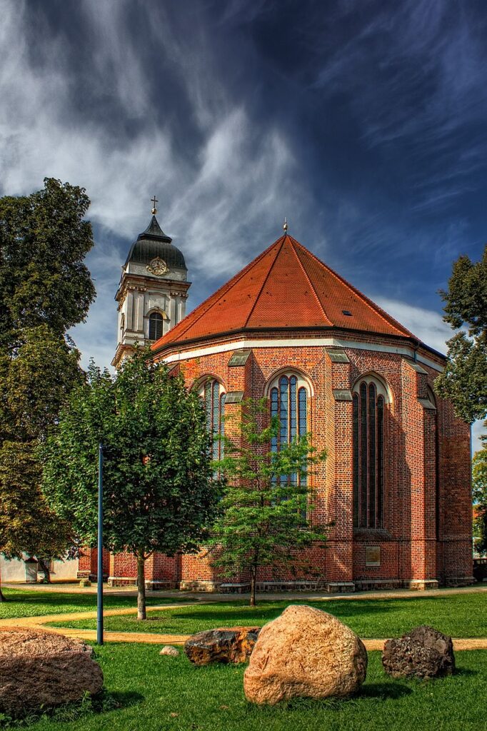 st mary's cathedral, church, park, grass, building, church tower, nature, belfry, sacral architecture, fürstenwalde, germany, architecture, tower, cathedral, religion, christianity